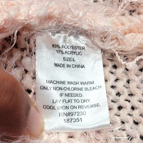 Lrg ALMOST FAMOUS V Neck Fuzzy Pink Hooded Side Slit Pullover Sweater - Picture 4 of 5